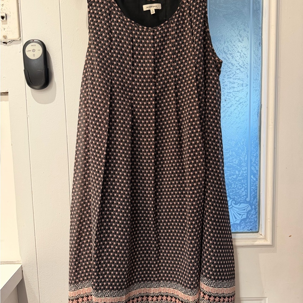 Max Studio Black and White Geometric Midi Dress